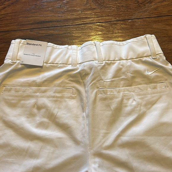 Nike Dri-FIT Victory
Women's 5" Golf Shorts NWT - Picture 10 of 11